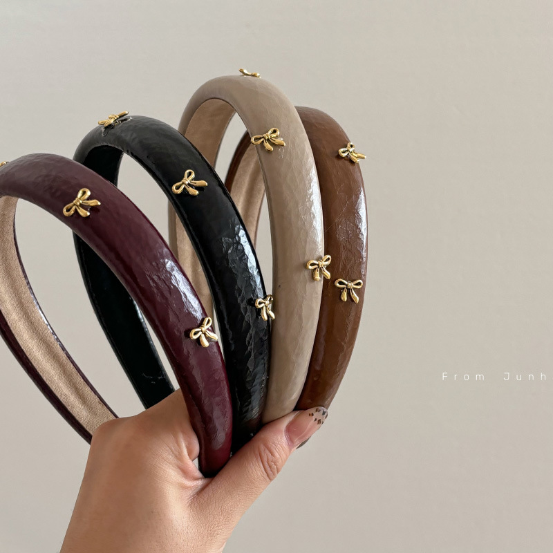 Leatherwork Pony - Retro atmosfera de couro arco dourado